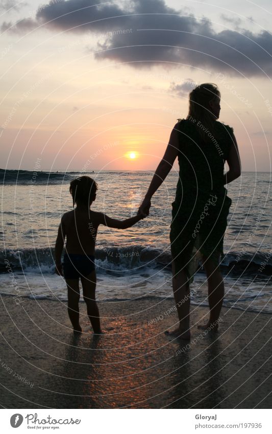 Looking to the future Joy Trip Ocean Waves Child Mother Adults 2 Human being Beautiful weather Vacation & Travel Dream Exotic Warmth Moody Trust Responsibility