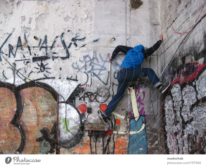 fatal misjudgement Man Adults 18 - 30 years Youth (Young adults) Subculture Ruin Wall (barrier) Wall (building) To hold on Hang Athletic Hip & trendy Tall