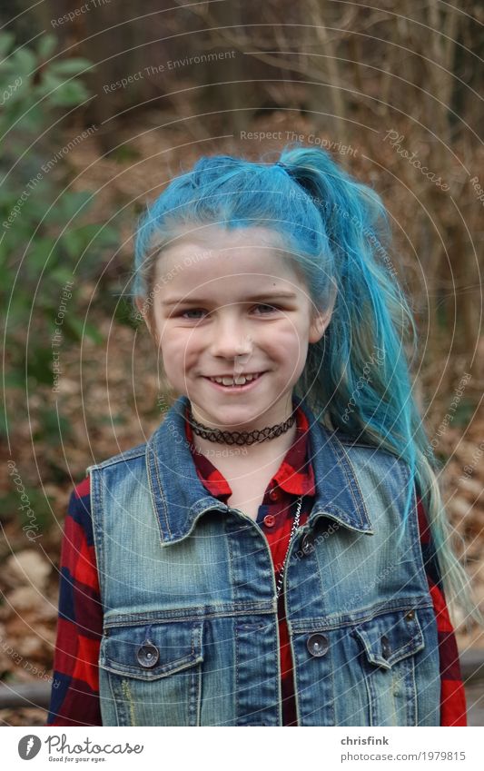 Girl with blue hair Lifestyle Joy Beautiful Body Hair and hairstyles Carnival Child Human being Head 1 3 - 8 years Infancy Punk Blue Multicoloured Hallowe'en