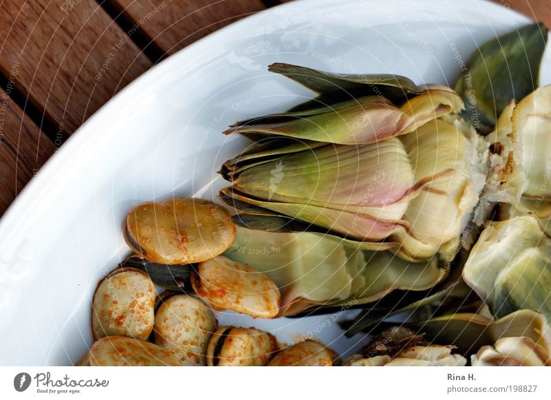 hmm...artichokes and fat beans. Food Vegetable Beans Artichoke Nutrition Vegetarian diet Slow food Italian Food Mediterranean Plate Happy Healthy Life