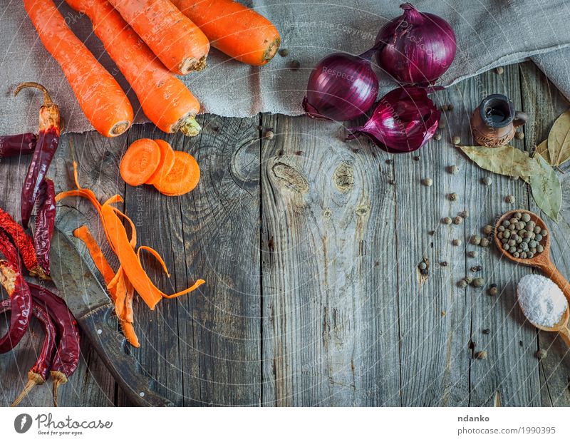 Fresh vegetables carrots and onions Food Vegetable Herbs and spices Nutrition Eating Vegetarian diet Knives Spoon Table Kitchen Wood Old Above Gray Orange Red