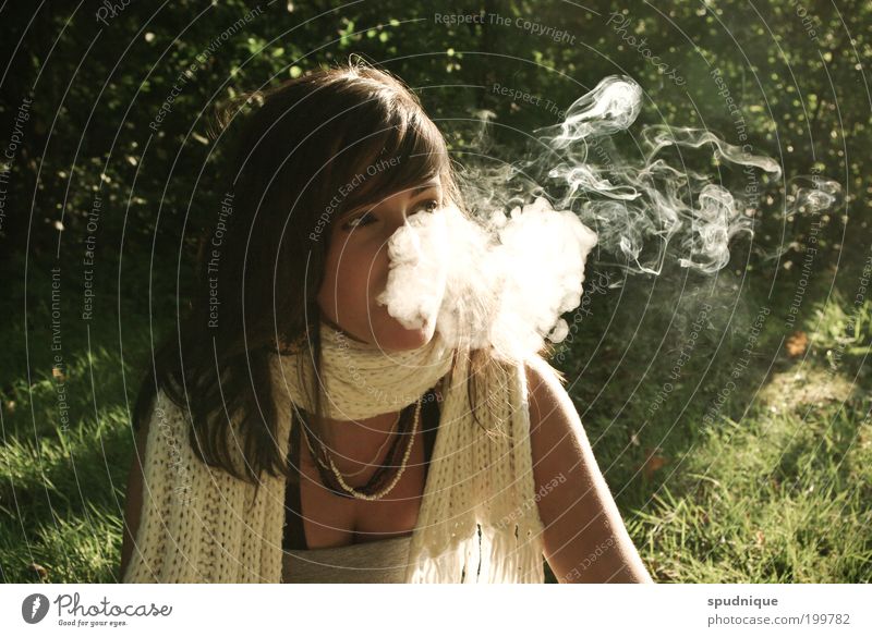Smoking causes considerable damage to them and their environment. Human being Feminine Young woman Youth (Young adults) 1 18 - 30 years Adults Nature Sunlight