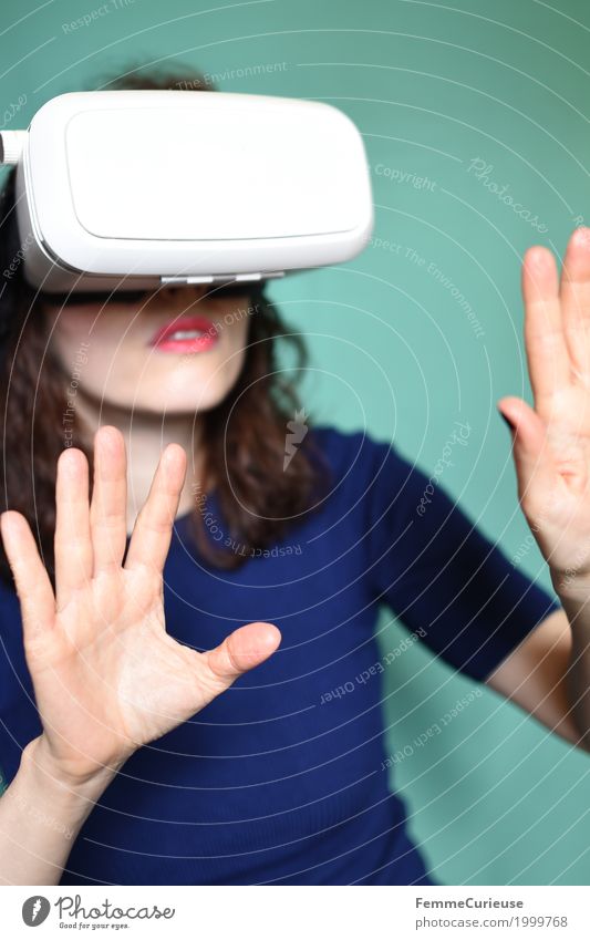 Virtual Reality (02) Feminine Young woman Youth (Young adults) Woman Adults 1 Human being 18 - 30 years Discover Cyberspace Technology virtual reality
