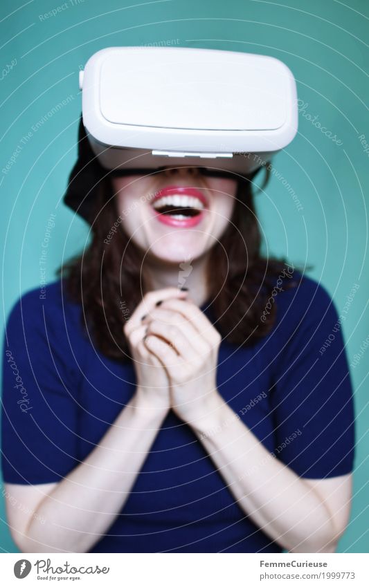 Virtual Reality (05) Feminine Young woman Youth (Young adults) Woman Adults 1 Human being 18 - 30 years Experience Technology Cyberspace Joy Events Really