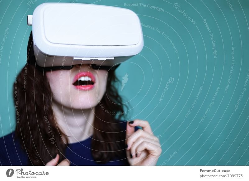 Virtual Reality (08) Feminine Young woman Youth (Young adults) Woman Adults 1 Human being 18 - 30 years Experience Exciting Excitement Tension Tense Really