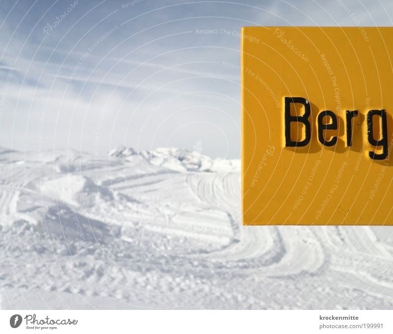 B e r g Landscape Sky Winter Snow Hill Alps Mountain Snowcapped peak Lanes & trails Characters Signs and labeling Signage Warning sign Cold Yellow White Tracks