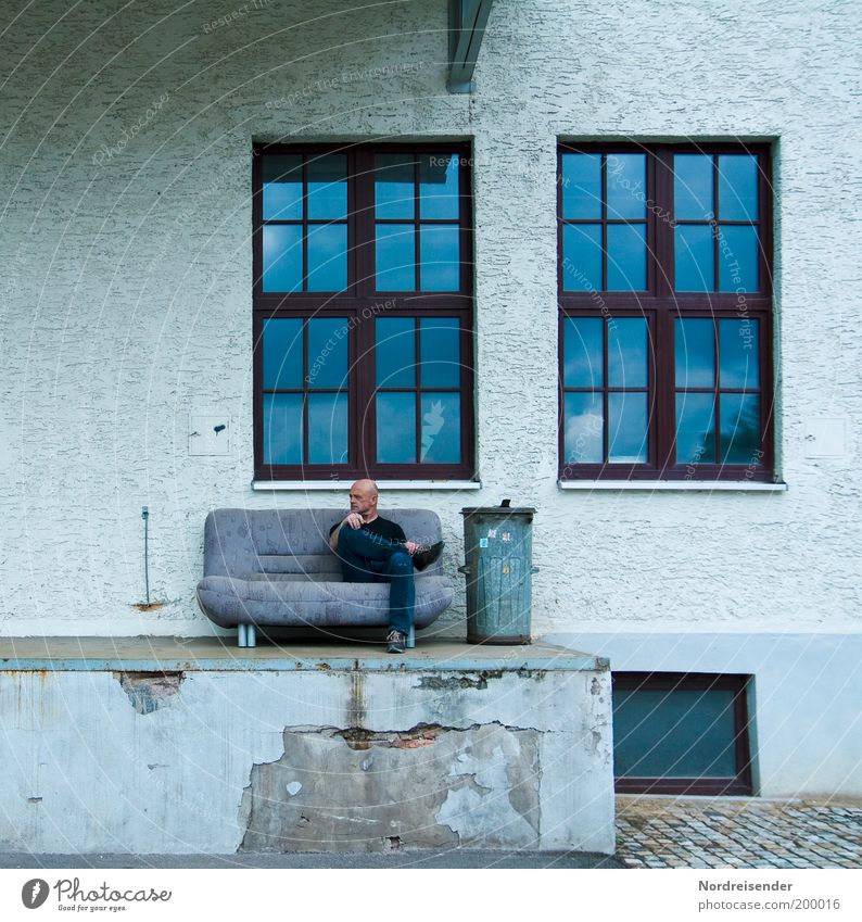 Man on a couch in front of a façade Lifestyle Style Design Living or residing Furniture Sofa Closing time Masculine Adults 1 Human being 45 - 60 years