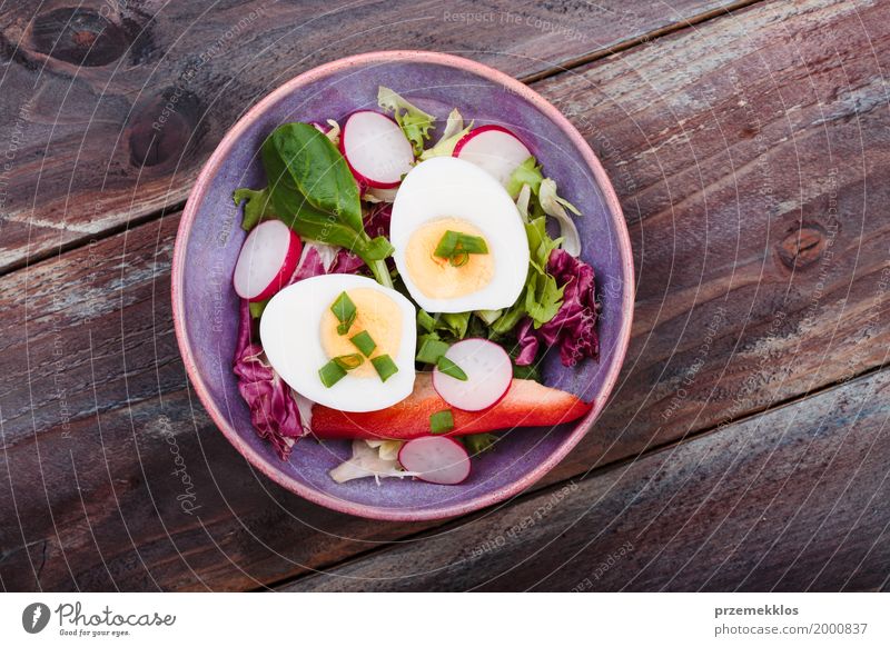 Healthy salad with eggs and vegetables Food Vegetable Lettuce Salad Lunch Vegetarian diet Diet Bowl Table Wood Fresh Delicious Meal overhead Colour photo