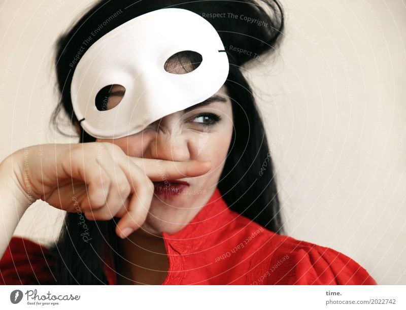 Berna Feminine Woman Adults 1 Human being Actor Mask Dress Black-haired Long-haired Observe To hold on Looking Funny Watchfulness Life Curiosity Interest
