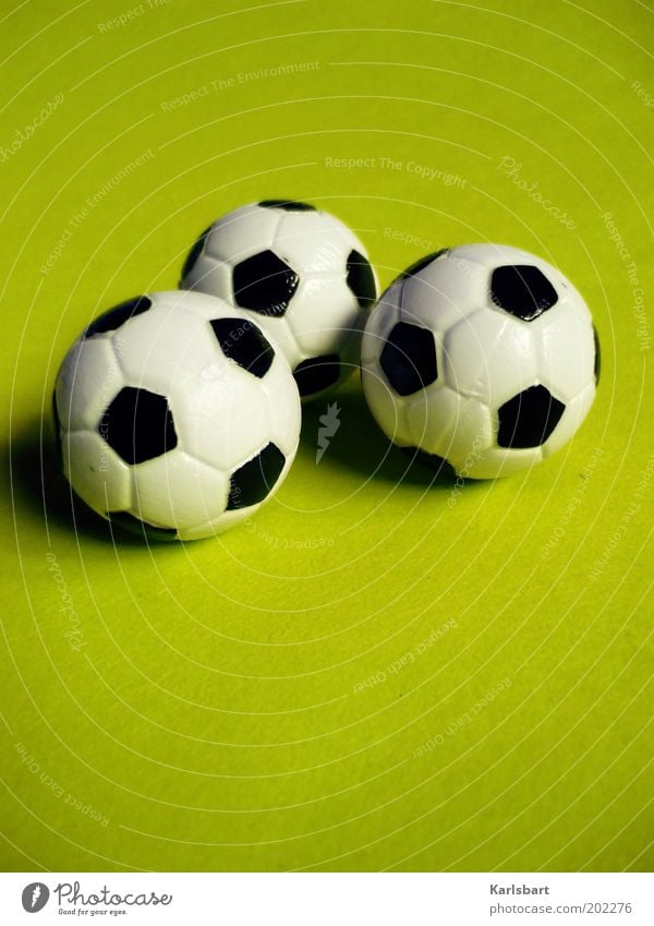 3.0 Leisure and hobbies Sports Ball sports Foot ball Round Toys Green Colour photo Multicoloured Studio shot Close-up Detail Pattern Structures and shapes