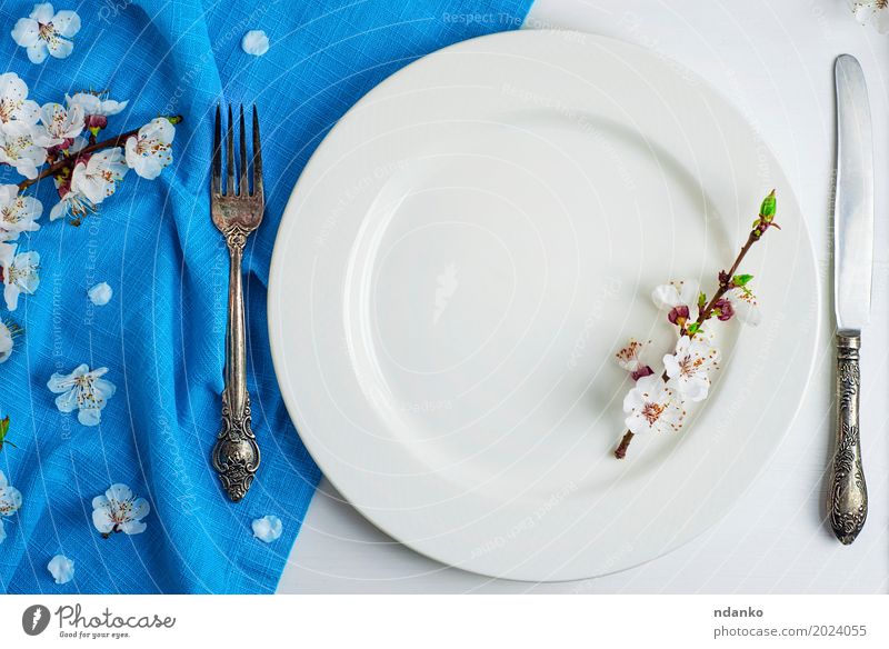 https://www.photocase.com/photos/2024055-white-ceramic-plate-with-iron-vintage-cutlery-photocase-stock-photo-large.jpeg
