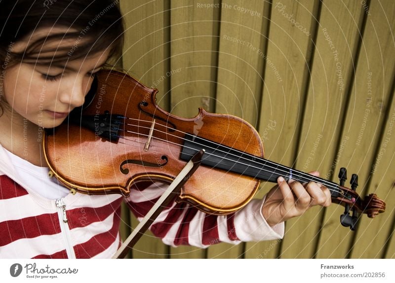 piano Girl Infancy Youth (Young adults) 1 Human being Music Violin Listening Study Playing Joy Passion Leisure and hobbies Culture Joie de vivre (Vitality)