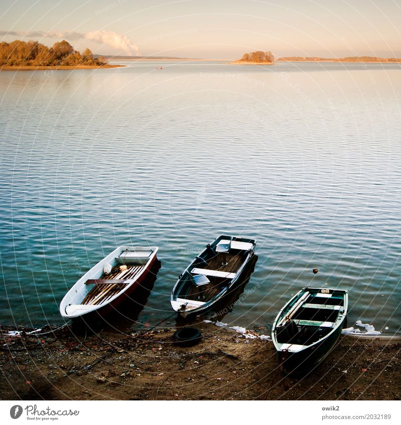 harbor Environment Nature Landscape Water Cloudless sky Horizon Lakeside Island Rowboat Illuminate Lie Calm Relaxation Idyll Far-off places Contentment Peaceful