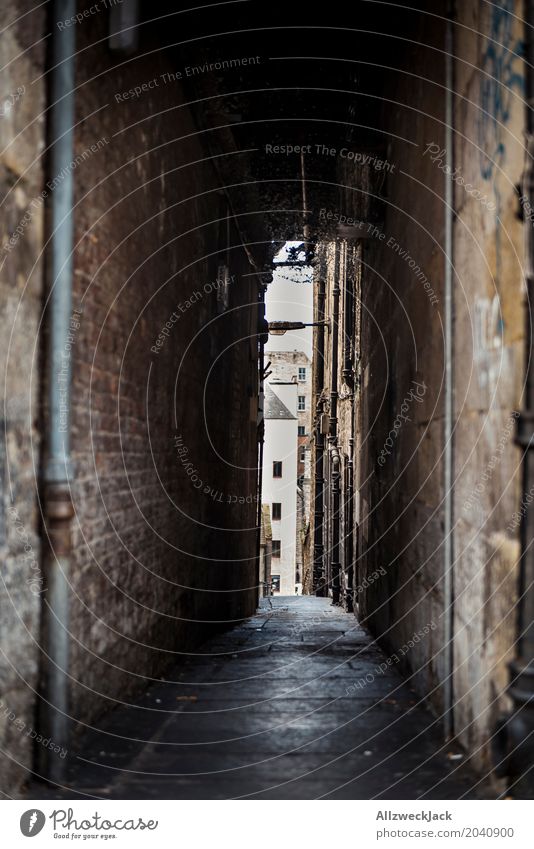 Dark lane Town Downtown Old town Deserted Architecture Wall (barrier) Wall (building) Creepy Passage Alley Narrow Old times Scotland Edinburgh Colour photo