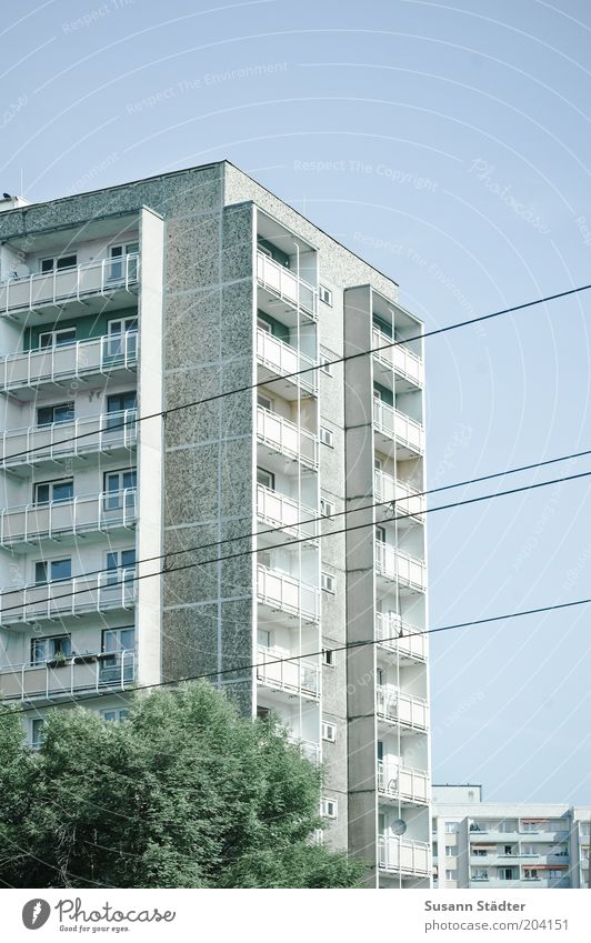 social building Town House (Residential Structure) High-rise Facade Balcony Living or residing Prefab construction Overhead line Quarter Dresden Window