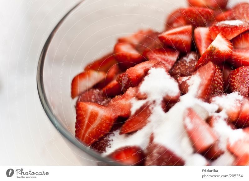 sugary sweet Food Fruit Dessert Strawberry Sugar Vegetarian diet Bowl Healthy Delicious Juicy Sweet Red White Part Laundered Cut Sugared granulated sugar