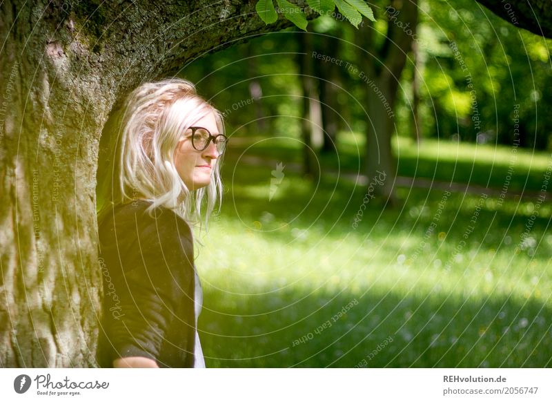 Jule by the tree Human being Feminine Young woman Youth (Young adults) Woman Adults Face 1 18 - 30 years Environment Nature Tree Park Meadow Eyeglasses Blonde