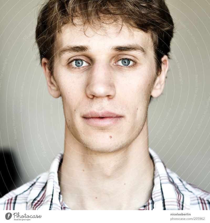 Monday Portrait 01 Face Masculine Young man Youth (Young adults) Eyes 18 - 30 years Adults Shirt Brunette Looking Thin Authentic Simple Friendliness Fresh