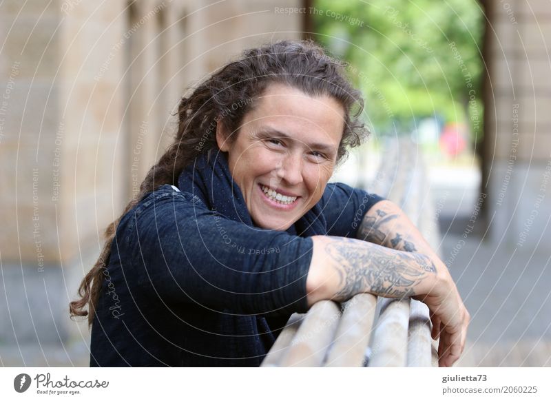 AST 10 be happy! Feminine Young woman Youth (Young adults) Woman Adults Life Human being 30 - 45 years Tattoo Brunette Long-haired Curl Dreadlocks Punk Smiling