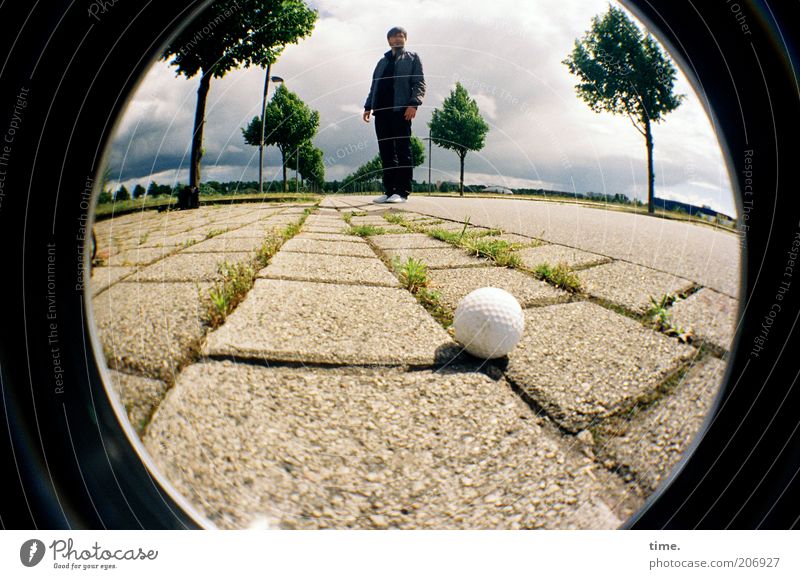 [H10.1] - Everyone should be able to afford a golf ball Golf Golf ball Man Stand Human being Seam Concrete Concrete slab Sidewalk Street Tree Fisheye