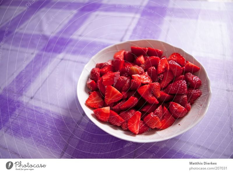 strawberries Strawberry Red Bowl Violet Interior shot Delicious Fresh Fruit salad Copy Space left Healthy Healthy Eating Fruity Dessert Vitamin C Vitamin-rich