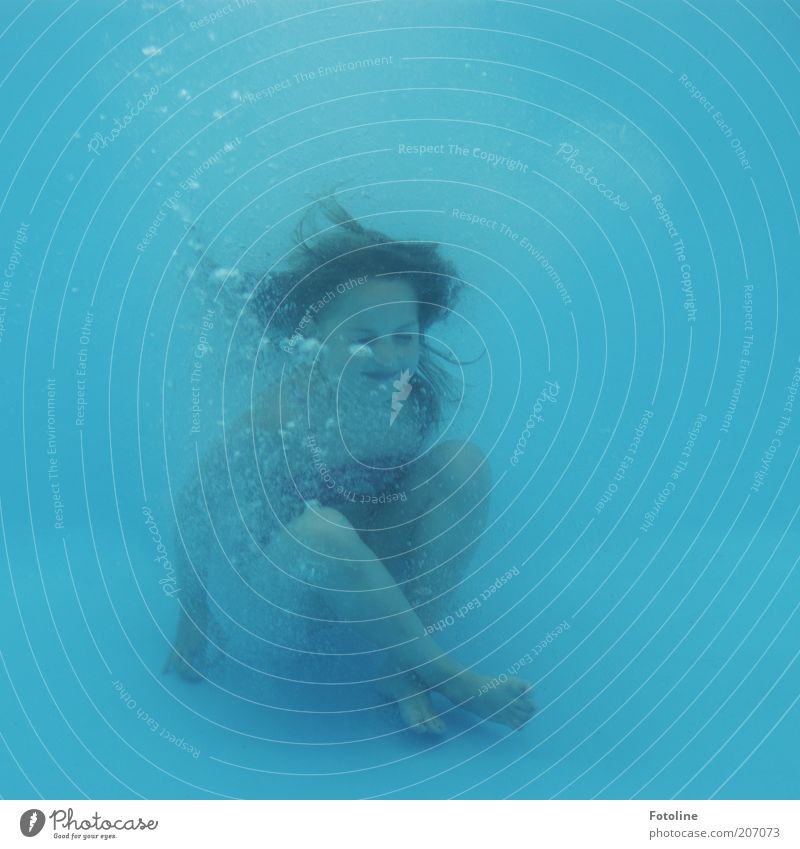 sit-down strike Joy Swimming & Bathing Leisure and hobbies Human being Child Girl Infancy Skin Head Hair and hairstyles Sit Dive Cold Wet Blue Air bubble