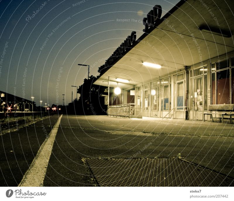 End Station II Wait Loneliness Aschaffenburg Late Subdued colour Exterior shot Night Artificial light Long exposure Deep depth of field south Train station