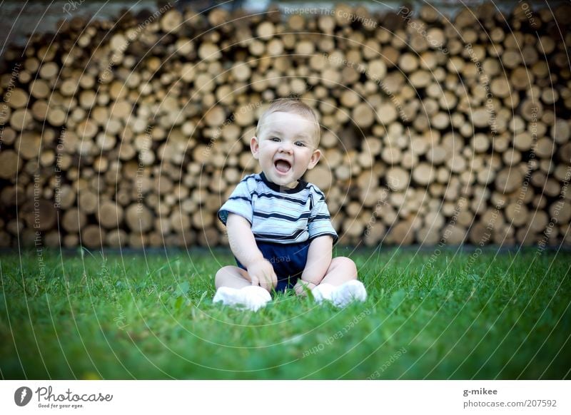 sunshine Human being Masculine Child Baby Infancy 1 0 - 12 months Brash Happiness Happy Small Natural Cute Brown Green Emotions Moody Joy Contentment