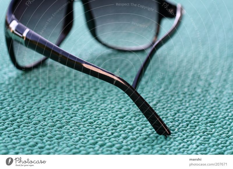 i wear my sunglasses... Style Accessory Eyeglasses Sunglasses Green Black Structures and shapes Weather protection Blur Summer Summery Summer's day Colour photo