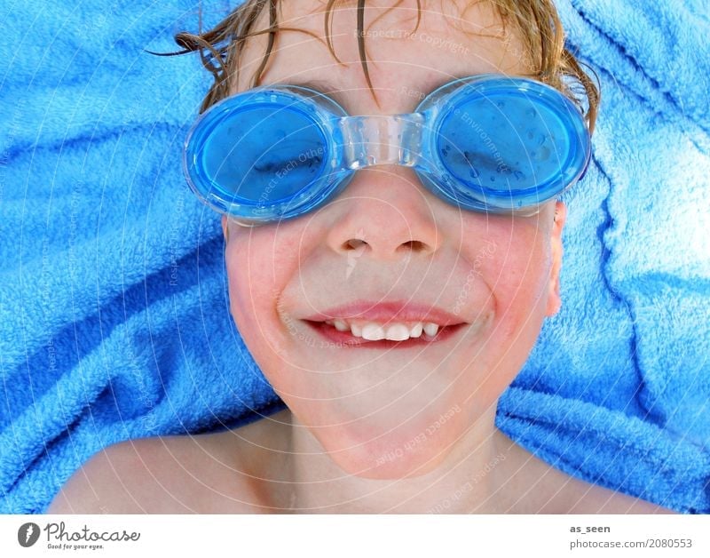 The main thing is perspective Swimming pool Swimming & Bathing Summer Summer vacation Boy (child) Face 1 Human being 3 - 8 years Child Infancy 8 - 13 years