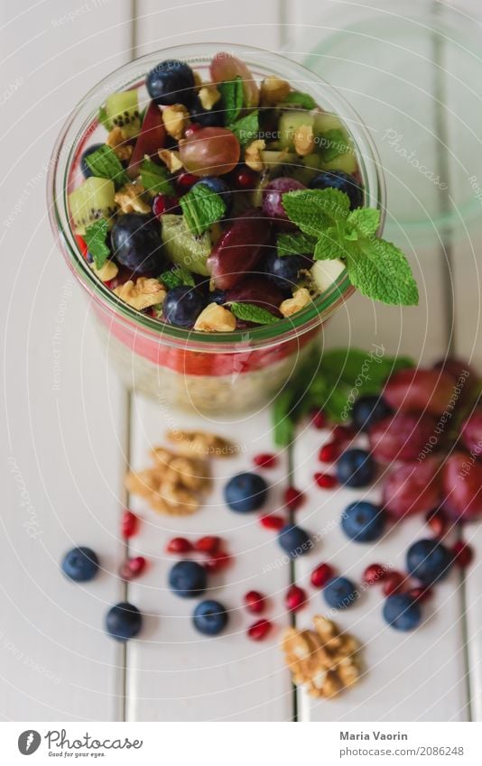 Overnight Oats Food Fruit Grain Nutrition Breakfast Organic produce Vegetarian diet Diet Slow food Glass Table Healthy Delicious Juicy Sweet Fruit salad Dessert