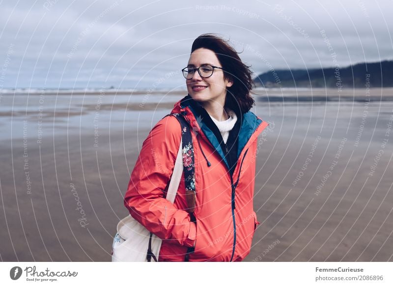 Roadtrip West Coast USA (14) Feminine Young woman Youth (Young adults) Woman Adults Human being 18 - 30 years 30 - 45 years Freedom Rain jacket Eyeglasses Beach