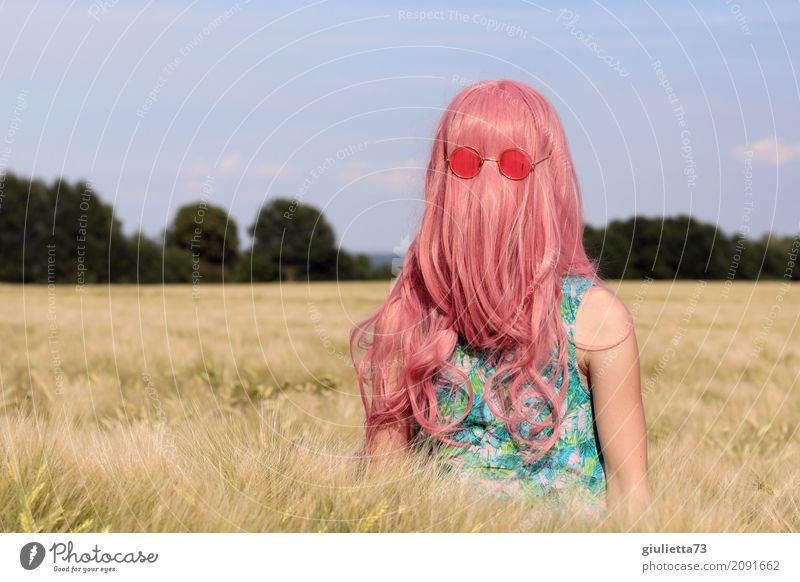 Cousin Itt's girlfriend. Feminine Girl Young woman Youth (Young adults) Infancy Life 1 Human being 8 - 13 years Child 13 - 18 years Summer Grain field Cornfield