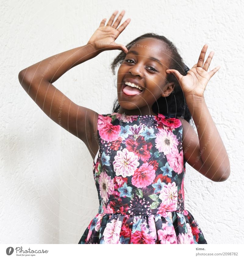 gloria Feminine Girl 1 Human being Wall (barrier) Wall (building) Dress Black-haired Long-haired Observe Laughter Looking Free Friendliness Happiness Beautiful