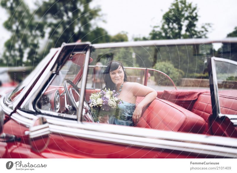 Love is in the air (02) Feminine Woman Adults 1 Human being 30 - 45 years Bride Matrimony Wedding Wedding ceremony Vintage car Red Car Window Bouquet