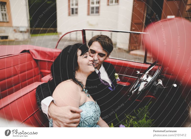 Love is in the air (58) Masculine Feminine Woman Adults Man 2 Human being 18 - 30 years Youth (Young adults) 30 - 45 years Happy Vintage car Red Car Motoring