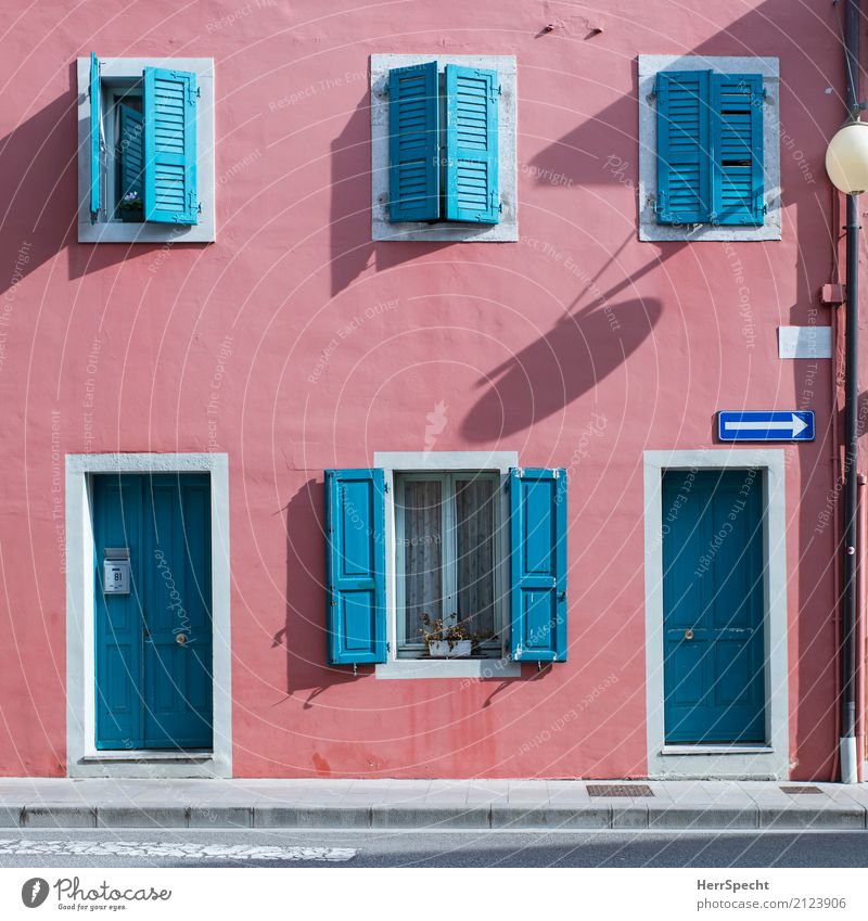 Two-coloured Village Small Town House (Residential Structure) Manmade structures Building Architecture Wall (barrier) Wall (building) Window Door Happiness