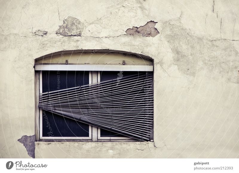 < Industrial plant Building Architecture Wall (barrier) Wall (building) Facade Window Venetian blinds Old Broken Loneliness Decline Transience Change Past