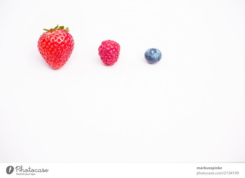 Three kinds of berries Food Berries Strawberry Raspberry Blueberry Nutrition Eating Lunch Picnic Organic produce Vegetarian diet Diet Fasting Slow food