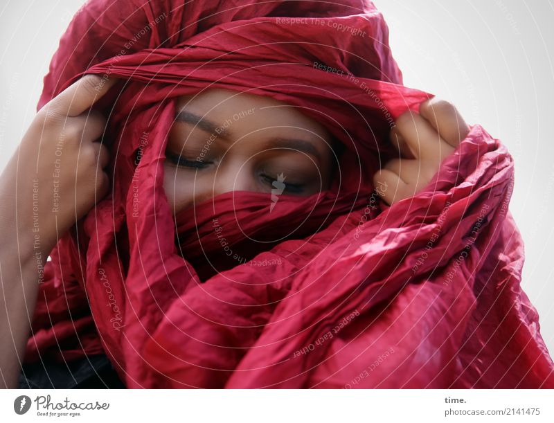 arabella Feminine Woman Adults 1 Human being Cloth Headscarf Movement Think To hold on Dream Beautiful Warmth Red Emotions Happy Contentment Passion Trust