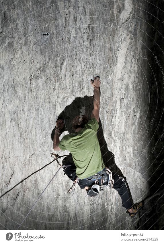 just don't let go now Human being Masculine 1 Esthetic Athletic Authentic Mountain Alpine Climbing Extreme Musculature Effort Sports Rope Rock