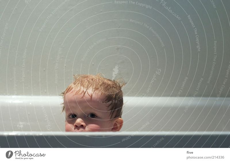 looking over the edge Swimming & Bathing Bathtub Bathroom Human being Child Toddler Boy (child) Infancy Life Head Hair and hairstyles Face 1 1 - 3 years
