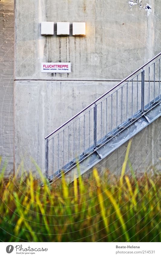 Prohibited escape route Construction site Manmade structures Building Wall (barrier) Wall (building) Stairs Concrete Metal Signs and labeling Signage