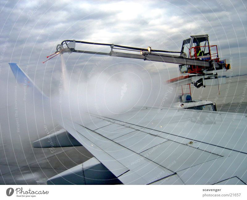 de-icing Airplane Defrosting machine Wing Crane Work and employment Machinery Light Airport Equipment Technology Steam Driver's cab Air safety Preparation