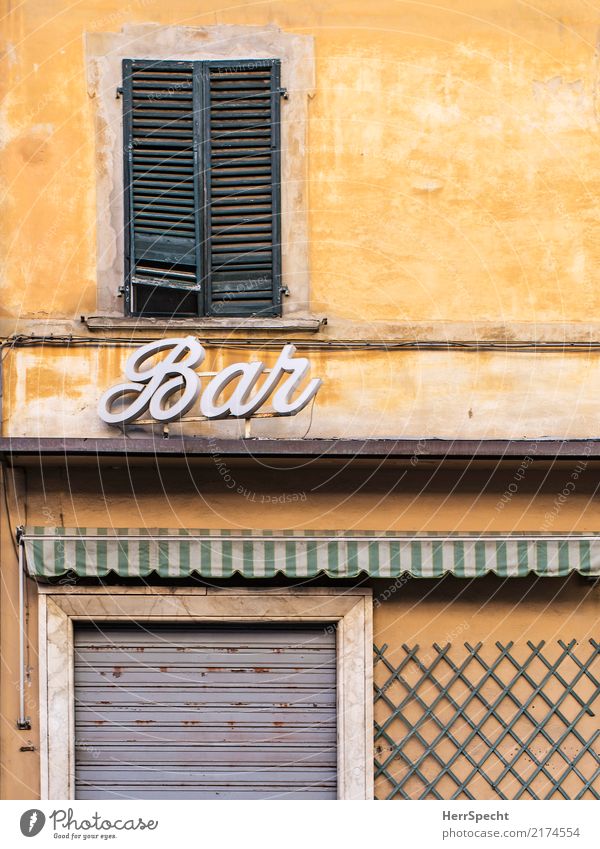 il bar é chiuso Italy Downtown Old town House (Residential Structure) Wall (barrier) Wall (building) Facade Window Door Esthetic Historic Retro Yellow Closed