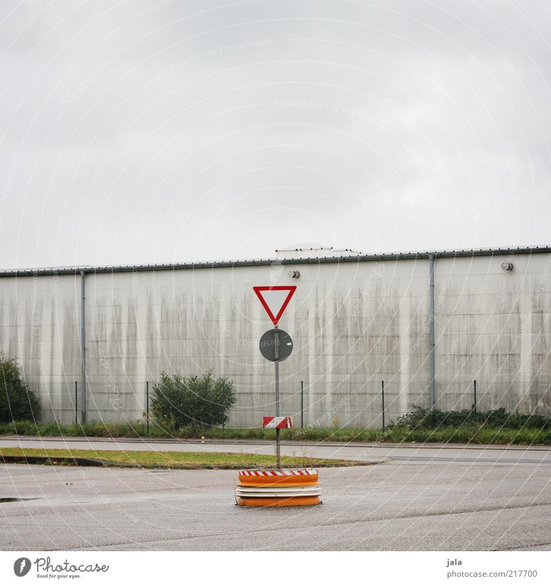 traffic signs 205 Sky Bad weather Grass Bushes Industrial plant Factory Places Manmade structures Building Road sign Yield sign Transport Traffic infrastructure