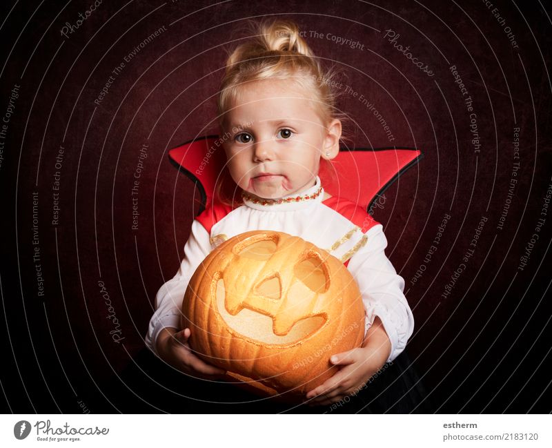 baby on halloween Lifestyle Joy Entertainment Party Event Feasts & Celebrations Carnival Hallowe'en Human being Feminine Baby Girl Infancy 1 0 - 12 months