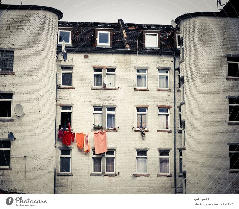 everyday colours Mannheim House (Residential Structure) Facade Window White Town Decline Town house (City: Block of flats) Backyard Clothesline Satellite dish
