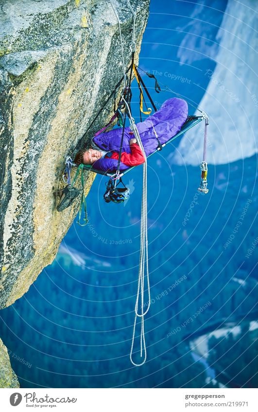 Rock climber sleeping on a clfff. Adventure Sports Climbing Mountaineering Rope 1 Human being Athletic Tall Bravery Self-confident Fear of heights Risk