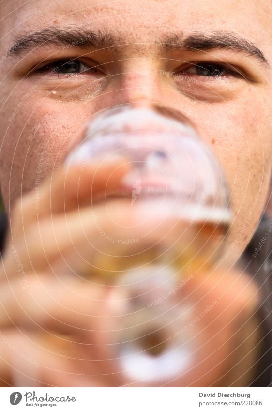 beer consumer Beverage Drinking Cold drink Alcoholic drinks Beer Glass Human being Young man Youth (Young adults) Man Adults Head Face Eyes Lips Hand Fingers 1